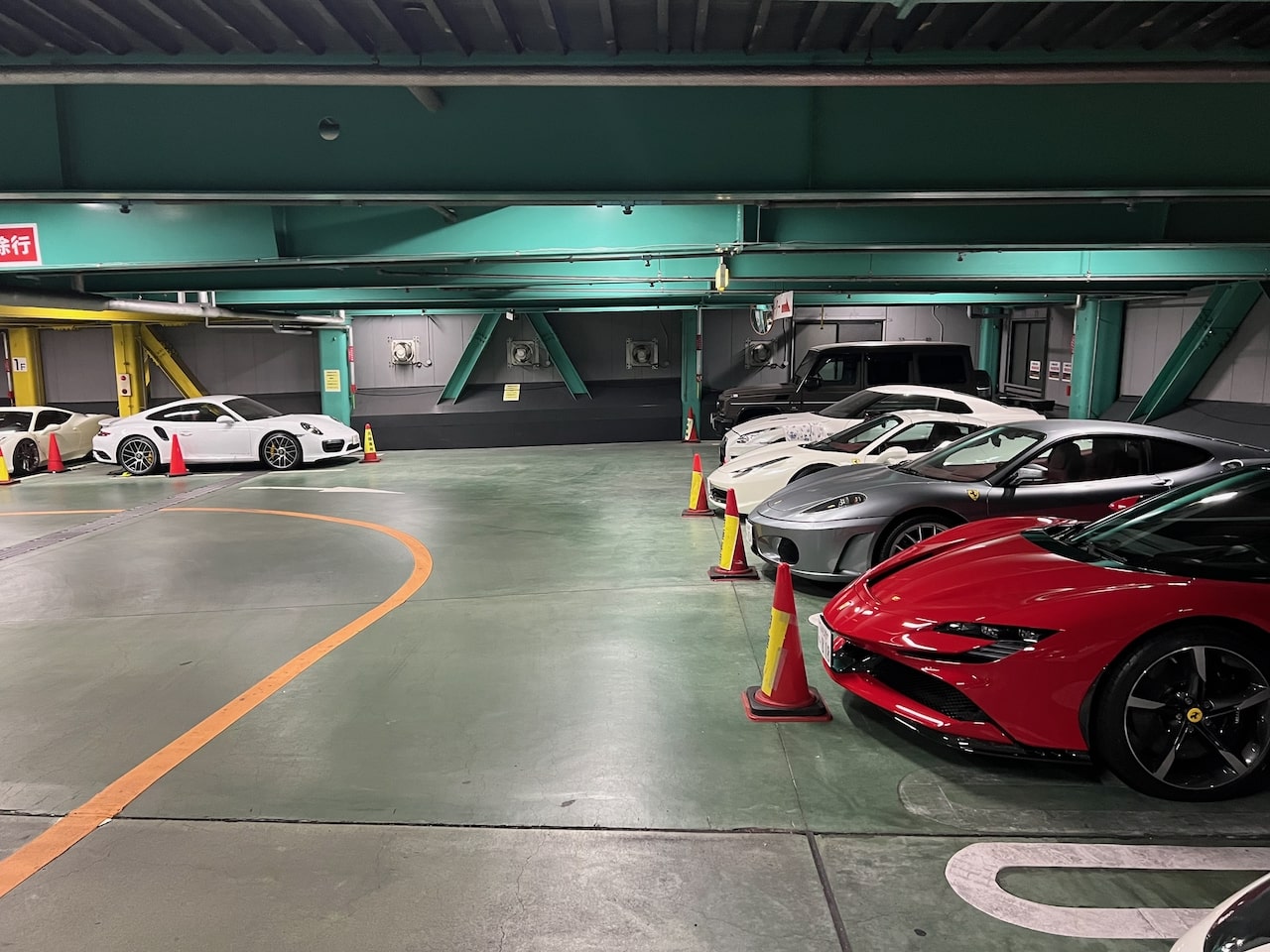 栄スーパーカーガレージ 2